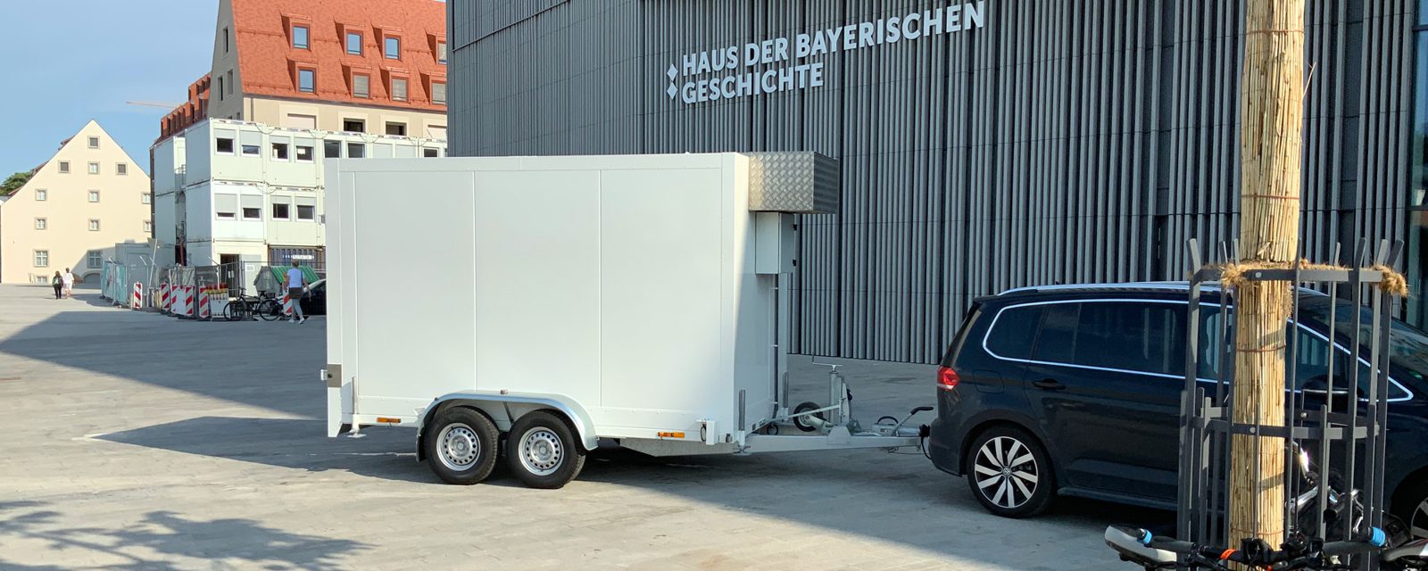 Kühlanhänger von Immer-Kühl im Einsatz in der Stadt