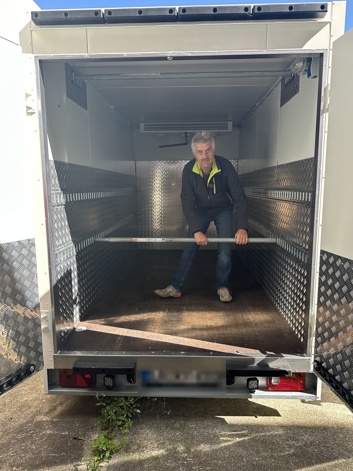 Sperrstangen als Ladungssicherung im Anhänger
