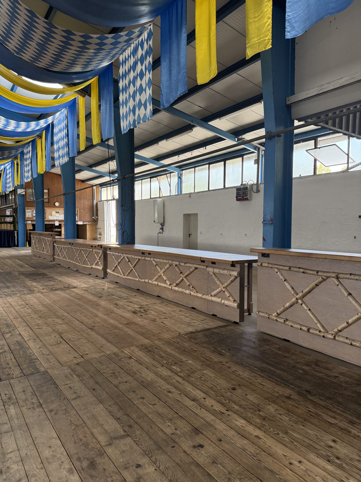 Schmankerltheke in der Volksfesthalle Taufkirchen